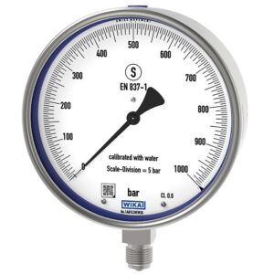 332.30 precizni testni manometer z bourdonovo cevjo posebej zasnovan za izpolnjevanje strožjih varnostnih zahtev pri visokonatančnih meritvah tlaka.