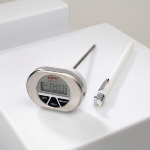 TDC 110 indikacijski termometer z vbodnim tipalom. Primeren za meritev središčne temperature živil. -50 °C … 150 °C. Tipalo iz nerjavečega jekla. HACCP.