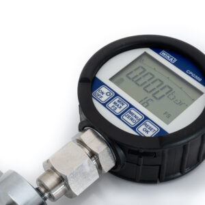 afrometer, merjenje tlaka, nadtlak, CO2, peneče vino, sekundarna fermentacija, tradicionalna metoda, méthode traditionnelle, manometer, digitalni manometer, CPG1200, tlak v steklenici, enologija, vinarstvo, vinogradništvo, kakovost penečega vina, fermentacija, tlak CO2, bar, psi, afrometrska steklenica, merilnik tlaka, merjenje CO2, kontrola kakovosti, kvas, sladkor, mehurčki, tlakomerni sistem, robustno ohišje, gumijast ovoj, ročaj, nosilec ročaja, igla, tesnilo, jeklena konica, pritrditev na steklenico, kontrola fermentacije, spremljanje tlaka, vinski laboratorij, vinar, enolog, merilna naprava, karbonski tlak, vinski postopek, tlak penečega vina, tlak v vinu, monitoring fermentacije, instrument za merjenje tlaka, eksaktno merjenje, profesionalni instrument, laboratorijski instrument, industrijski manometer, merjenje plina, tlačni senzor, CO2 senzor, tlačna kontrola, peneča vina, šampanjec, penina, proizvodnja penečega vina, tlakomerni pripomoček, merjenje ogljikovega dioksida, fermentacijski tlak, merilni pribor, tlačni instrument, robustna konstrukcija, vinarstvo oprema, enološka oprema, enološki instrumenti, merilni sistemi, tlačna tehnika, merilni pripomočki, merilna oprema, natančno merjenje, procesno merjenje, tlačna analiza, tlakomerni komplet, merilna tehnologija, vinogradniška oprema, proizvodnja vin, kontrolni instrument, tlakomer za vino, CO2 tlak, nadzor fermentacije, manometerski sistem, tlačni komplet, merjenje v steklenici, peninska pridelava, tlačna diagnostika, fermentacijska analiza, vinarjev instrument, enološki nadzor, zanesljivo merjenje, afrometer digitalni, profesionalni afrometer