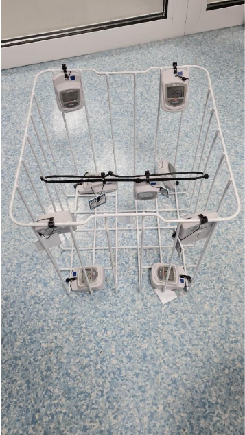 kalibracija hladilnih torb, hladilne torbe, nadzor temperature, mobilno hlajenje, prevoz zdravil, prevoz cepiv, kalibracija temperature, temperaturno občutljivi izdelki, medicinski pripomočki, farmacevtski prevoz, veterinarska hladilna torba, mobilni hladilni prostor, hladna veriga, nadzor hladne verige, merjenje temperature, preverjanje temperature, kalibracija hladilnih prostorov, hladilna oprema, zdravstveni prevoz, laboratorijski vzorci, farmacevtska logistika, terensko delo zdravstvo, varnost zdravil, stabilna temperatura, temperaturna skladnost, nadzor pogojev, sledljivost temperature, merilni sistem, temperaturna odstopanja, hlajenje v vozilih, mobilna farmacija, hladilne torbe za zdravila, nadzor hlajenja, validacija temperature, kalibracija v praksi, veterinarska zdravila, mobilni laboratorij, transport zdravil, hladilni sistem, preverjanje meritev, nadzor kakovosti, farmacevtska varnost, zdravstvena logistika, hladilne torbe na terenu, mobilno shranjevanje zdravil, kalibracija opreme, temperaturni režim, nadzor skladiščenja, medicinska logistika, mobilne hladilne rešitve, skladnost s predpisi, nadzor medicinskih pripomočkov, hlajenje cepiv, transport cepiv, kalibracija merilnikov, hladilna torba v vozilu, nadzor temperature zdravil, varno hlajenje, zdravstveni standardi, hladilna veriga na terenu, preverjanje hladilnih torb, kalibracija hladilne opreme, nadzor mobilnega hlajenja, kakovost zdravil, farmacevtski nadzor, temperaturni monitoring, mobilni zdravstveni pripomočki, zanesljivo hlajenje, strokovna kalibracija, nadzor v realnih pogojih, mobilna zdravstvena oprema, varnost cepiv, nadzor temperature na terenu, Zakon o zdravilih ZZdr-2, Pravilnik o prometu z zdravili, Pravilnik o pogojih za opravljanje dejavnosti prometa z zdravili na debelo, Zakon o veterinarskih merilih skladnosti ZVMS, Pravilnik o pogojih za promet z zdravili v veterinarski medicini, Zakon o zdravstveni dejavnosti, Pravilnik o pogojih za shranjevanje in promet z zdravili, SIST EN ISO/IEC 17025, SIST EN ISO 9001, SIST EN ISO 13485, SIST standardi za merilno opremo, nacionalni predpisi o nadzoru temperature zdravil, slovenska zakonodaja o hladni verigi zdravil, zahteve za temperaturno skladnost zdravil v Sloveniji, slovenski predpisi za prevoz zdravil, zakon o zdravilih Slovenija, prevoz zdravil zakonodaja, pravila za prevoz zdravil, standardi za prevoz zdravil Slovenija, prevoz veterinarskih zdravil zakonodaja, nadzor temperature zdravil Slovenija, hladna veriga zdravila Slovenija, temperaturni pogoji za zdravila, zakonodaja hladna veriga, prevoz zdravil 2–8 °C, kalibracija po slovenski zakonodaji, SIST ISO 17025 Slovenija, sledljivost temperature zdravil, nadzor temperature v hladilnih torbah