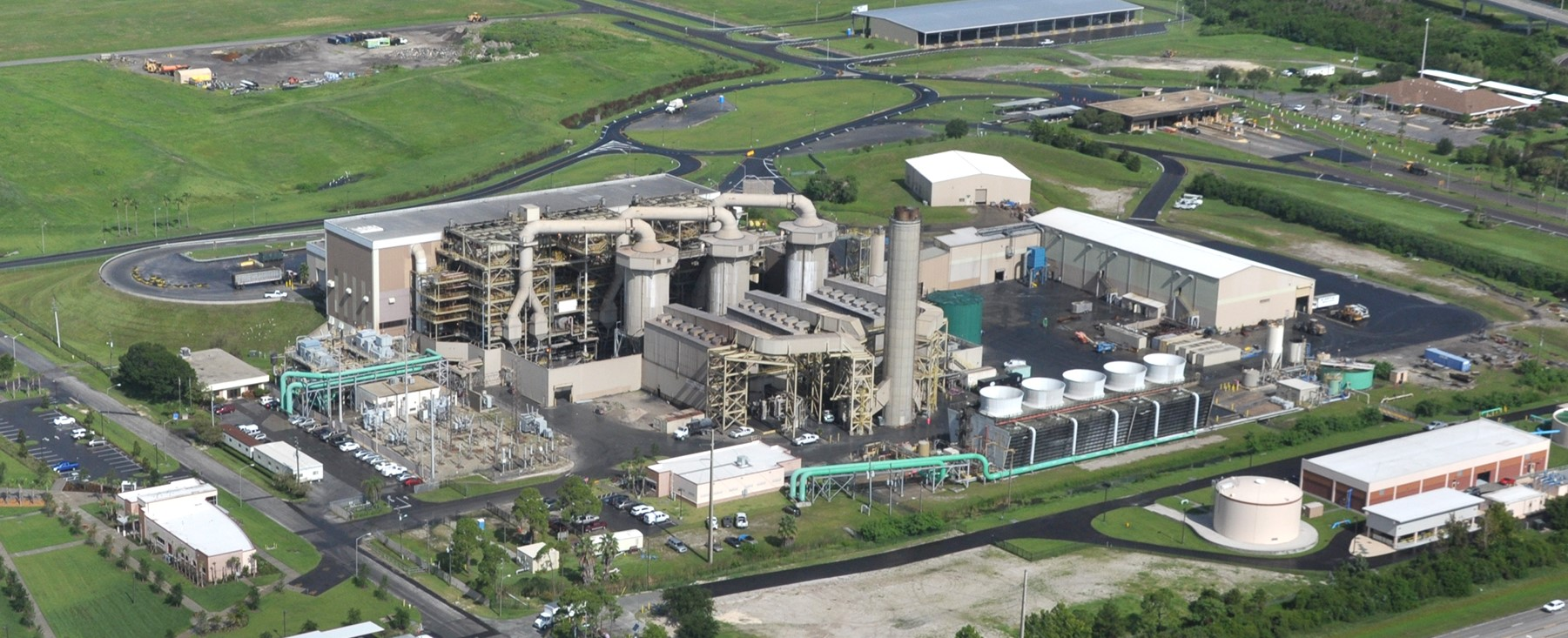 Kalibracija merilnih sistemov v energetskih objektih zagotavlja natančne meritve, merilno sledljivost in skladnost s standardom ISO/IEC 17025.